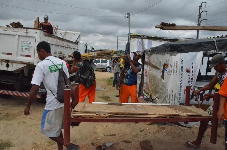 Prefeitura inicia remoção de barracos da “Favela do Papelão” Prefeitura inicia remoção de barracos da “Favela do Papelão”