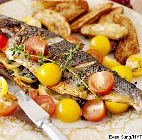 Segundo o edital, o peixe deve ser do tipo bonito, inteiro, em posta, congelado, contendo identificação