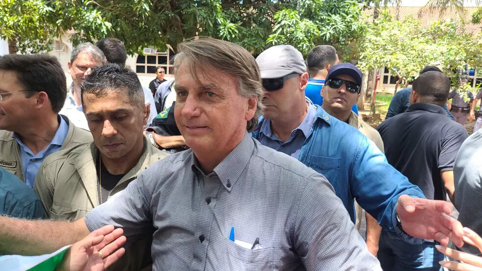 Bolsonaro diz que fala de Arthur do Val sobre ucranianas é 'tão asquerosa que nem merece comentário' Bolsonaro diz que fala de Arthur do Val sobre ucranianas é 'tão asquerosa que nem merece comentário'