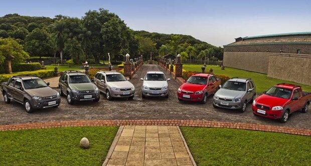 Primeiras Impressões: Fiat Siena EL, Palio Adventure e Strada 2013 Primeiras Impressões: Fiat Siena EL, Palio Adventure e Strada 2013