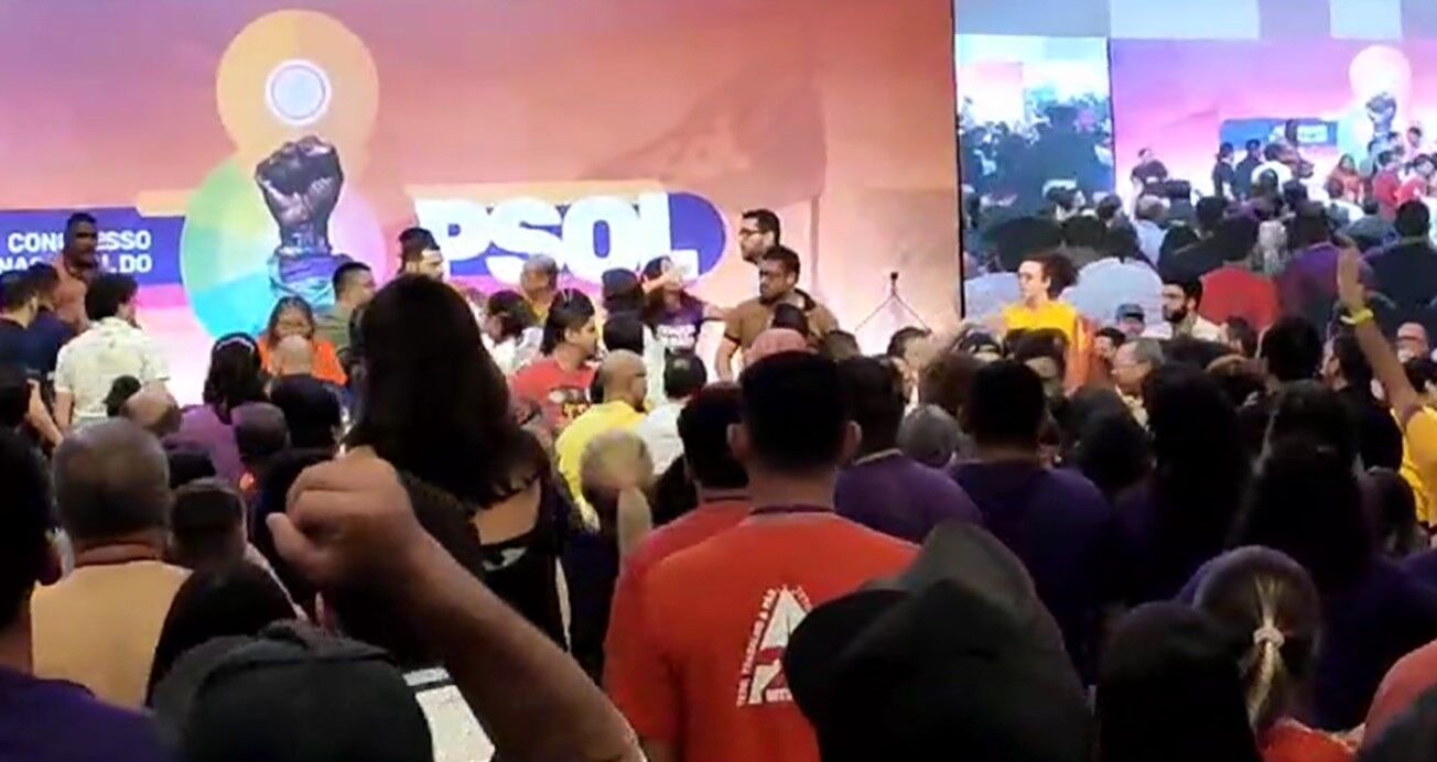 Congresso do PSOL termina com troca de socos e acusações de golpe Congresso do PSOL termina com troca de socos e acusações de golpe