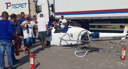 Helicóptero cai e duas pessoas são socorridas em Contagem, na Grande Belo Horizonte Helicóptero cai e duas pessoas são socorridas em Contagem, na Grande Belo Horizonte