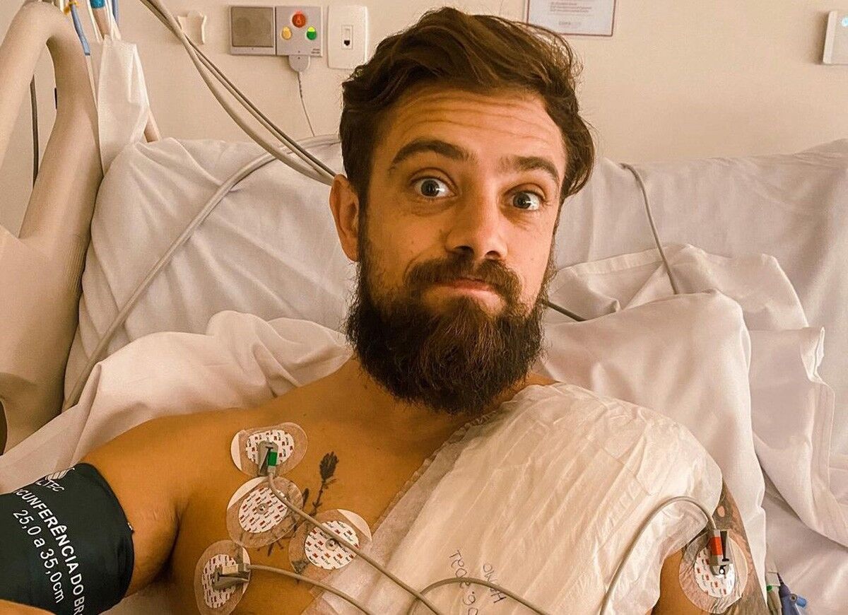 Ator Rafael Cardoso passa por cirurgia para implantar desfibrilador cardíaco Ator Rafael Cardoso passa por cirurgia para implantar desfibrilador cardíaco