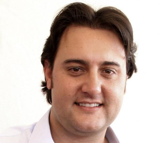 Ratinho Júnior, filho de apresentador do SBT, é eleito governador do Paraná Ratinho Júnior, filho de apresentador do SBT, é eleito governador do Paraná