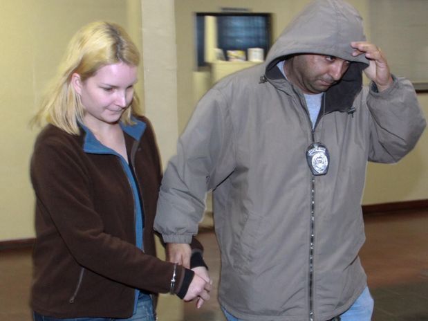 Reconstituição mostra o que Elize diz ter feito ao matar o marido Reconstituição mostra o que Elize diz ter feito ao matar o marido