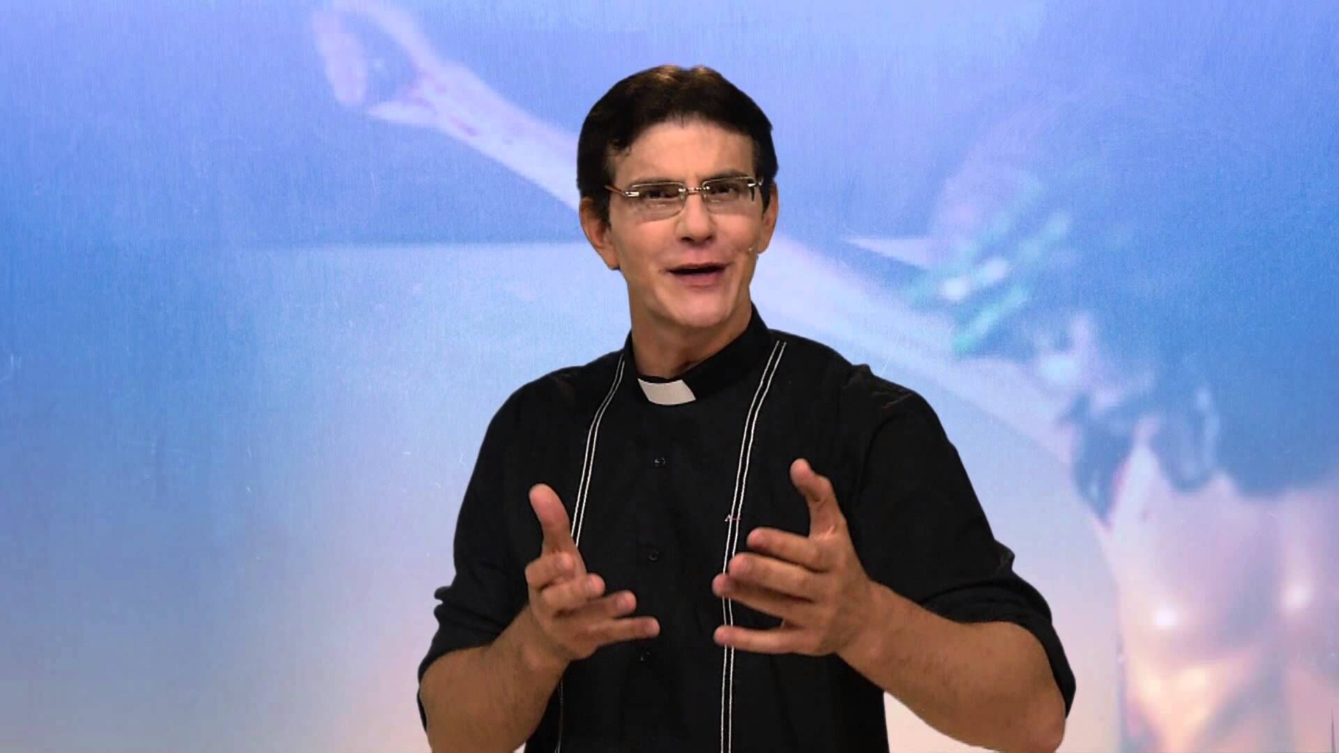 Paraibana emociona padre Reginaldo Manzotti com libertação de filho alcoólatra após orações: "eu sei que o Senhor tem um propósito na vida dele" Paraibana emociona padre Reginaldo Manzotti com libertação de filho alcoólatra após orações: "eu sei que o Senhor tem um propósito na vida dele"