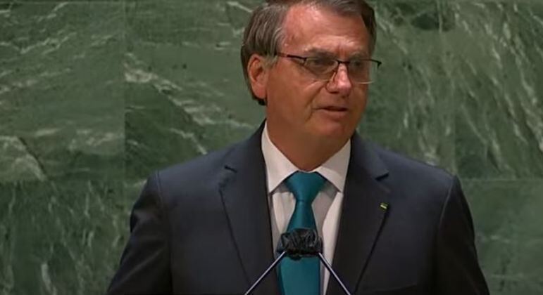 Na ONU, Bolsonaro garante vacinação total até novembro Na ONU, Bolsonaro garante vacinação total até novembro
