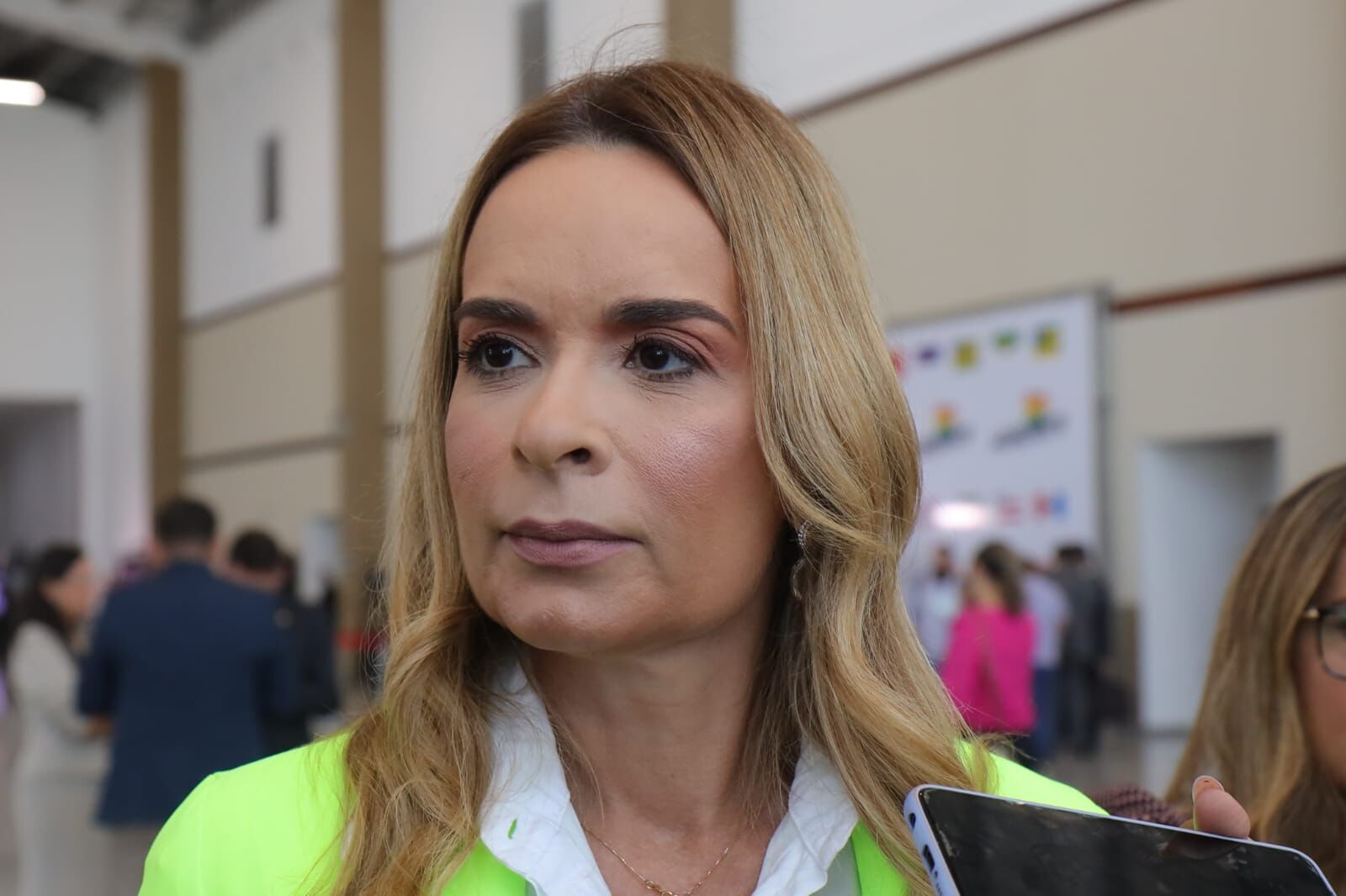 Daniella Ribeiro propõe diplomacia a Veneziano e alfineta: "trabalhamos cada um a seu modo, sem jogar baixo" Daniella Ribeiro propõe diplomacia a Veneziano e alfineta: "trabalhamos cada um a seu modo, sem jogar baixo"