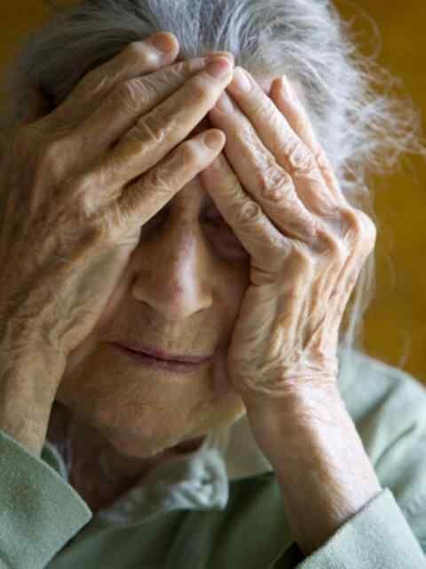 Cientistas avançam com novo spray nasal capaz de reverter danos causados pelo Alzheimer