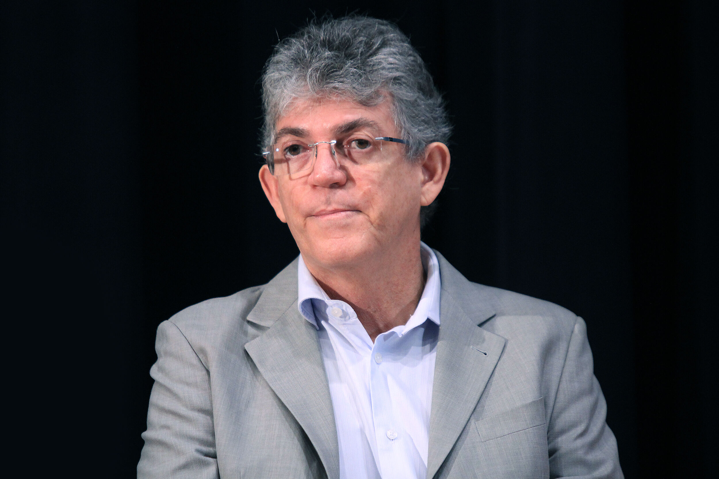 Ricardo descarta atraso e anuncia pagamento de janeiro dos servidores estaduais para o dia 29 Ricardo descarta atraso e anuncia pagamento de janeiro dos servidores estaduais para o dia 29