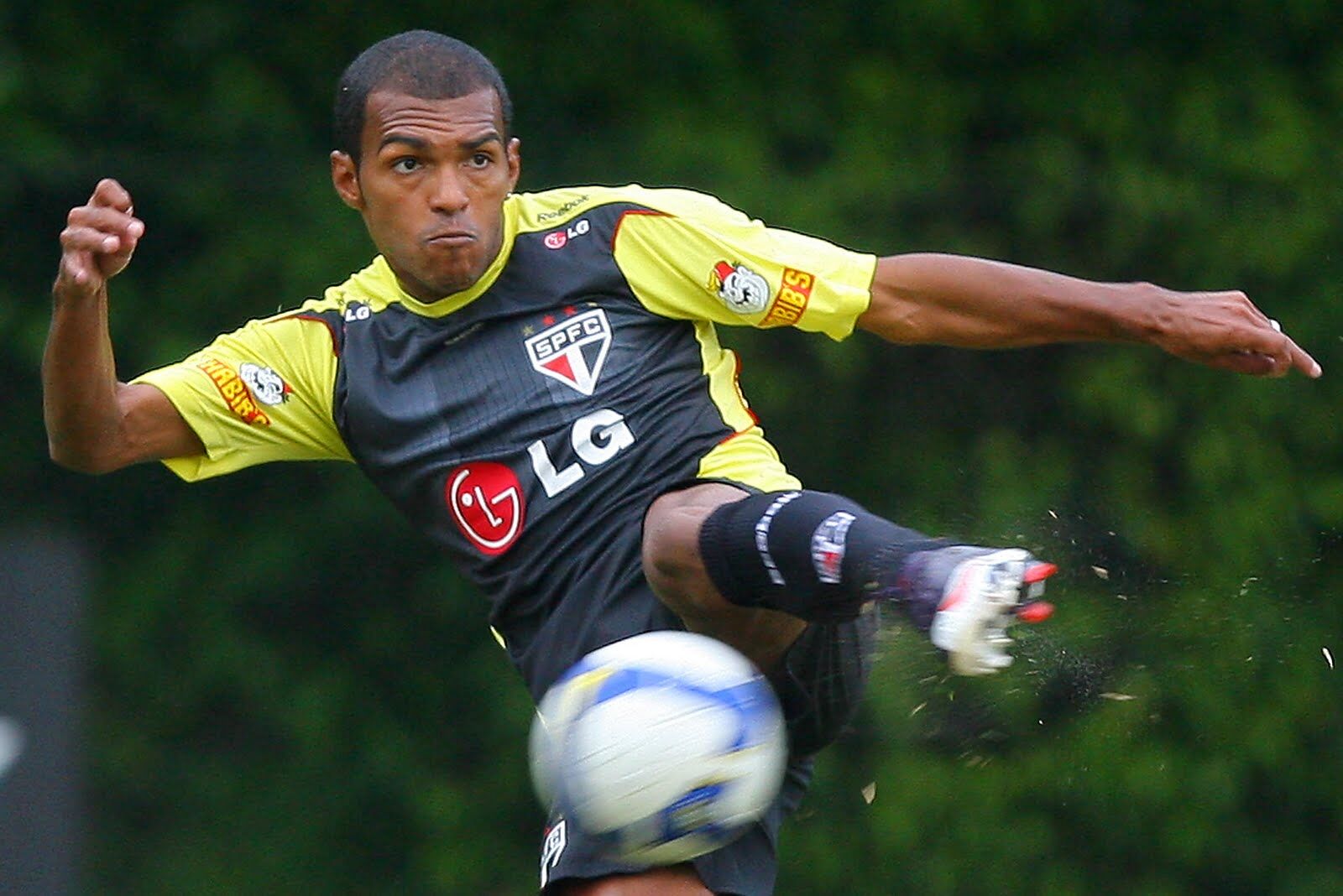 Campeão do mundo pelo São Paulo, Richarlyson é anunciado como reforço do Campinense