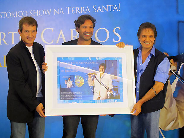 Roberto Carlos vai lançar DVD com imagens em 3D na próxima semana Roberto Carlos vai lançar DVD com imagens em 3D na próxima semana