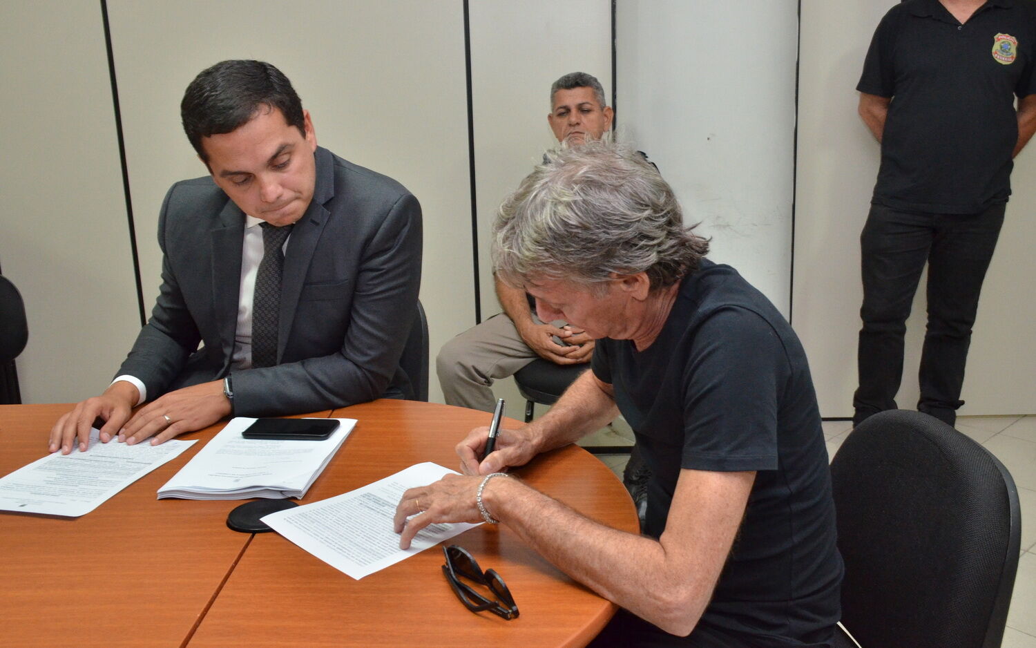 Defesa de Roberto Santiago desmente boatos e nega possibilidade de delação Defesa de Roberto Santiago desmente boatos e nega possibilidade de delação