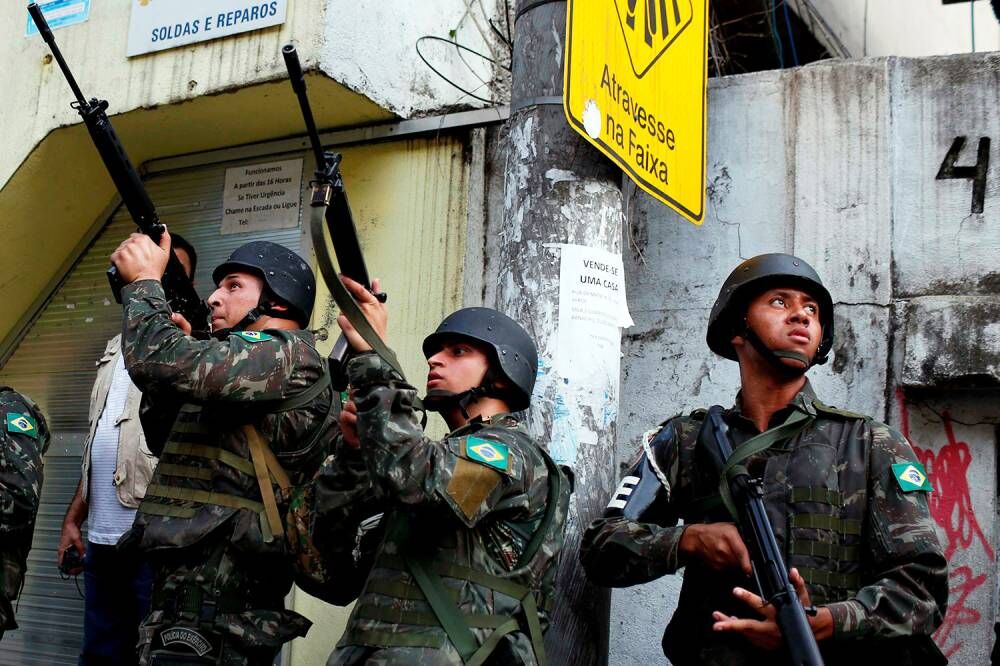 Militares passam a atuar em portos e aeroportos de São Paulo e Rio de Janeiro Militares passam a atuar em portos e aeroportos de São Paulo e Rio de Janeiro