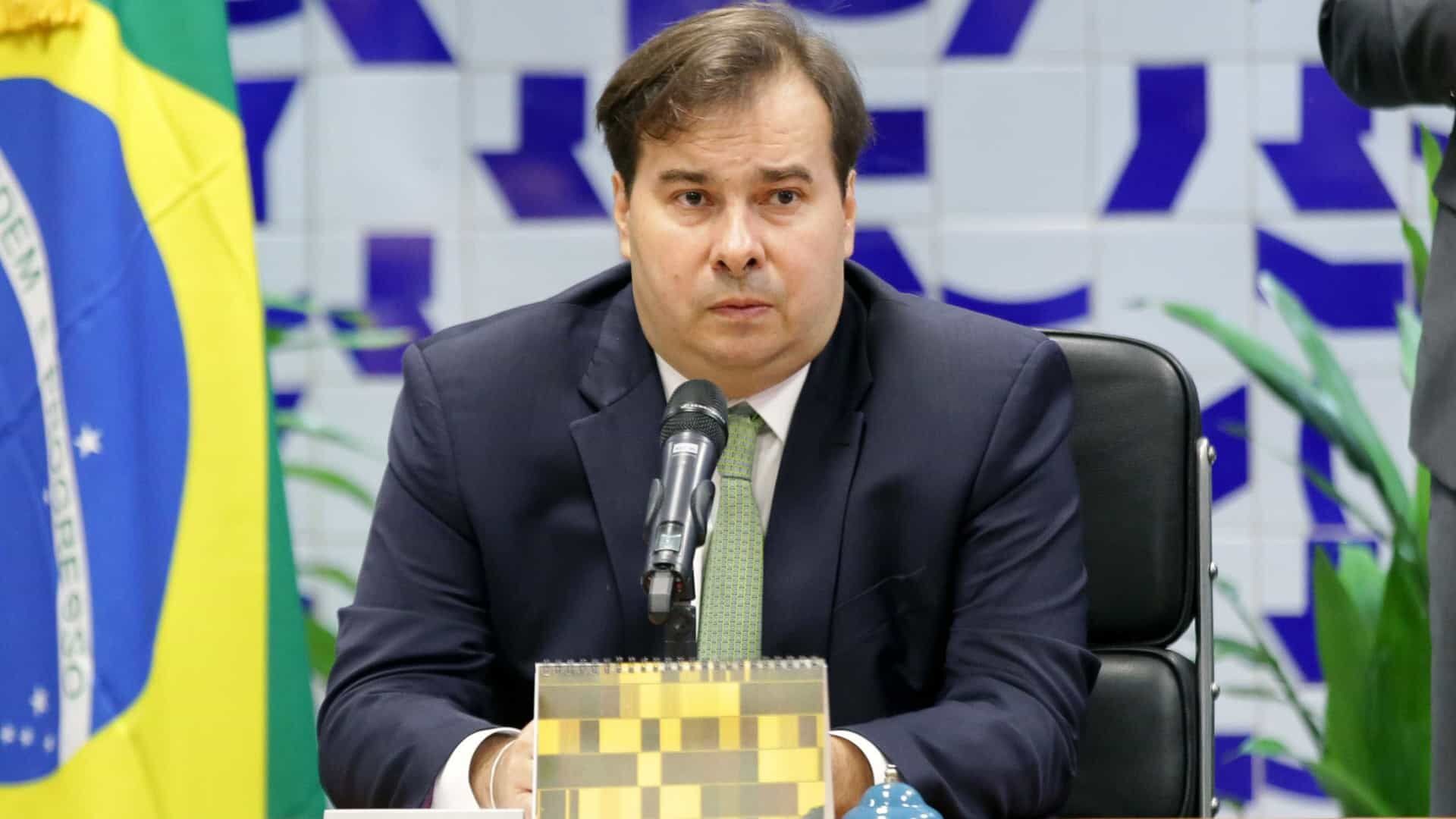 Post de filho de Bolsonaro citando Moro faz Maia 'explodir' Post de filho de Bolsonaro citando Moro faz Maia 'explodir'