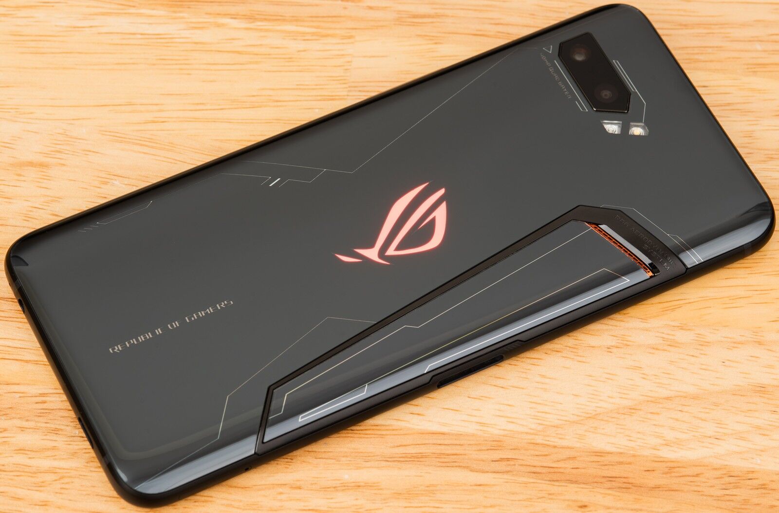 Asus ROG Phone 2 é o celular Android mais rápido do mundo Asus ROG Phone 2 é o celular Android mais rápido do mundo