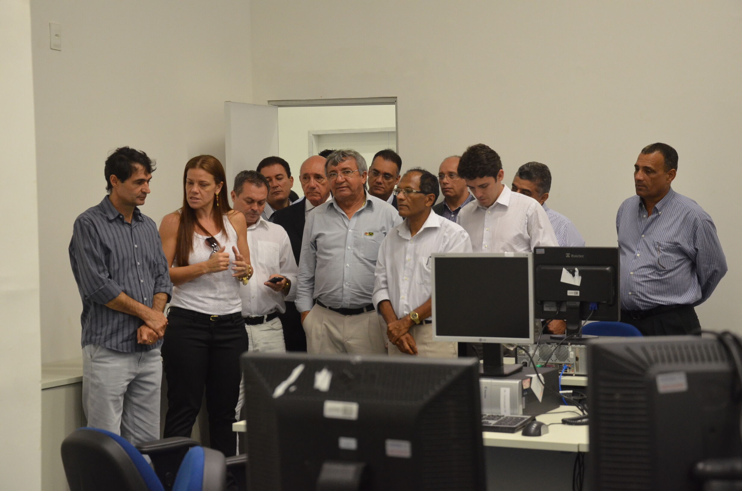 Romero visita instalações do novo call center e destaca importância do empreendimento para Campina Grande Romero visita instalações do novo call center e destaca importância do empreendimento para Campina Grande