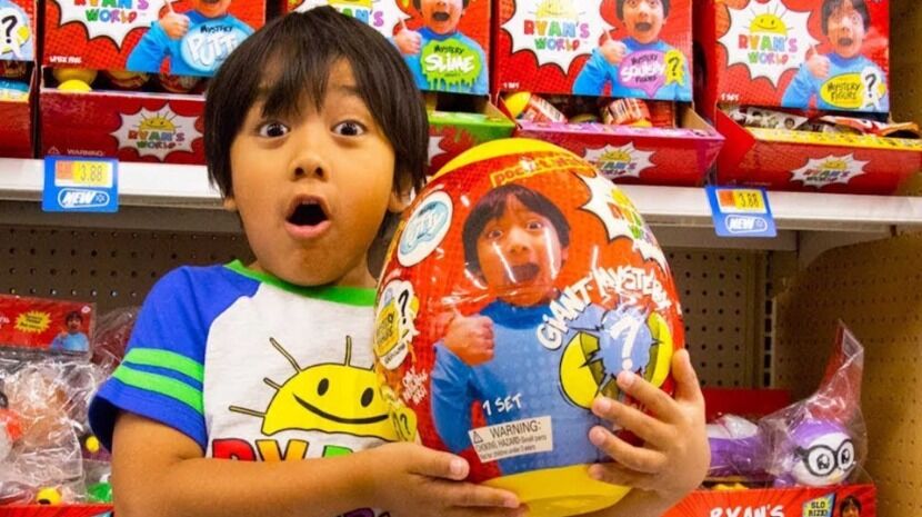 Youtuber de 7 anos ganha US$ 22 mi e é o mais bem pago do ano Youtuber de 7 anos ganha US$ 22 mi e é o mais bem pago do ano