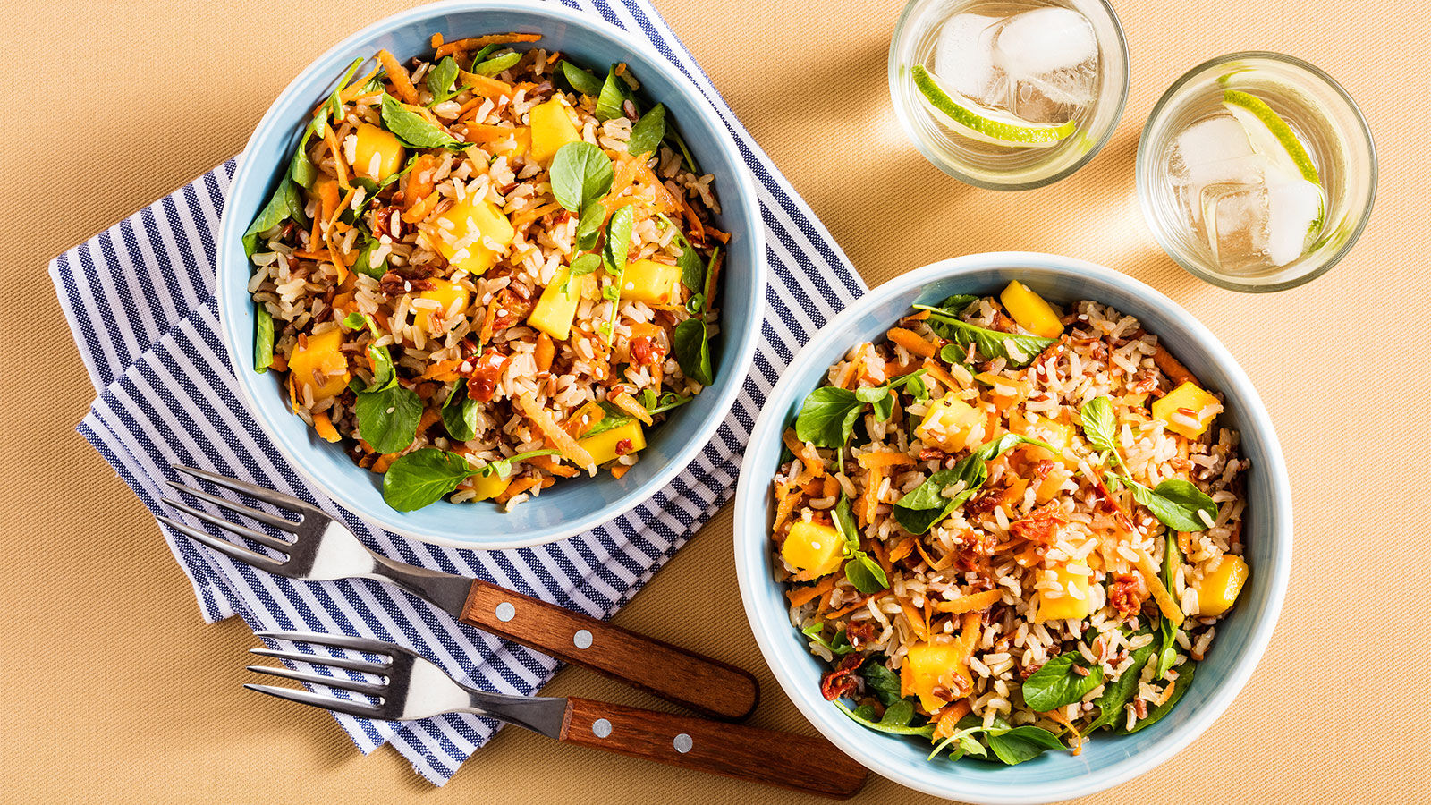 VERÃO: Salada de arroz integral, uma opção saudável para os dias quentes VERÃO: Salada de arroz integral, uma opção saudável para os dias quentes