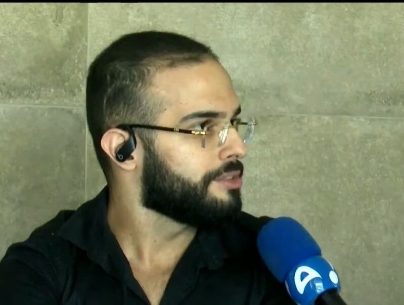“Desafio padre Egídio dizer que é mentira”, diz Samuel Segundo, delator do escândalo da vendas de eletrônicos doados ao Hospital Padre Zé “Desafio padre Egídio dizer que é mentira”, diz Samuel Segundo, delator do escândalo da vendas de eletrônicos doados ao Hospital Padre Zé