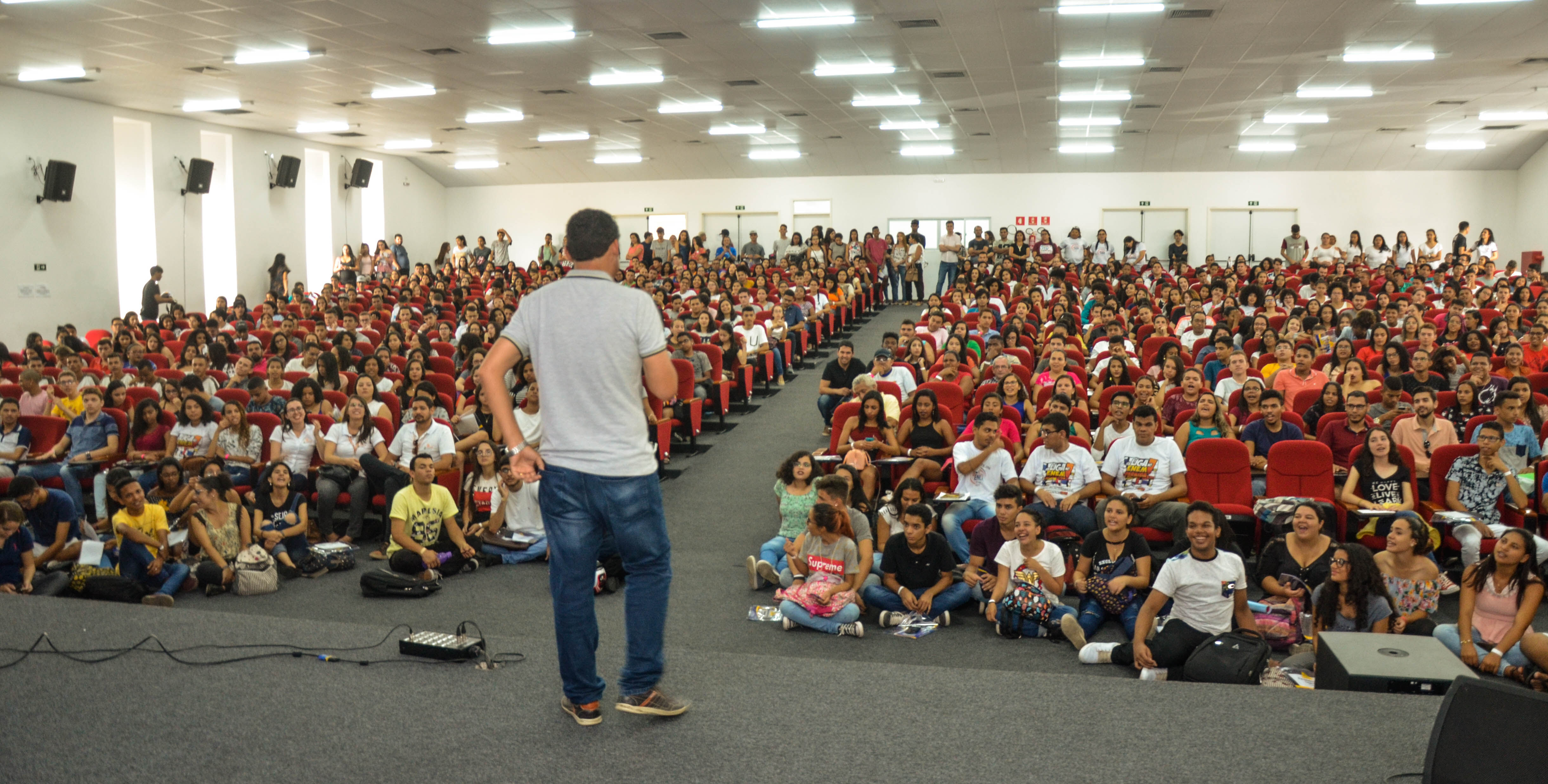 Movimento #SeLigaNoEnem reúne 4.200 estudantes na Paraíba Movimento #SeLigaNoEnem reúne 4.200 estudantes na Paraíba