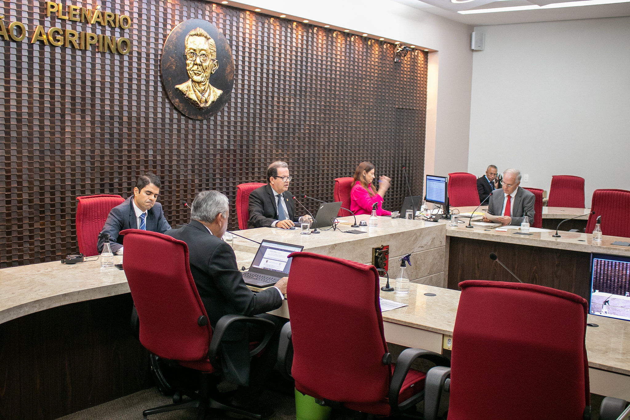 TCE-PB nega recurso e mantém multa de R$ 1,1 milhão contra ex-prefeito por gastos excessivos TCE-PB nega recurso e mantém multa de R$ 1,1 milhão contra ex-prefeito por gastos excessivos