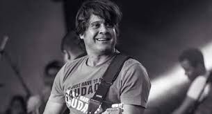 Morre ex-integrante da banda Yahoo, Sérgio Knust, no Rio de Janeiro Morre ex-integrante da banda Yahoo, Sérgio Knust, no Rio de Janeiro