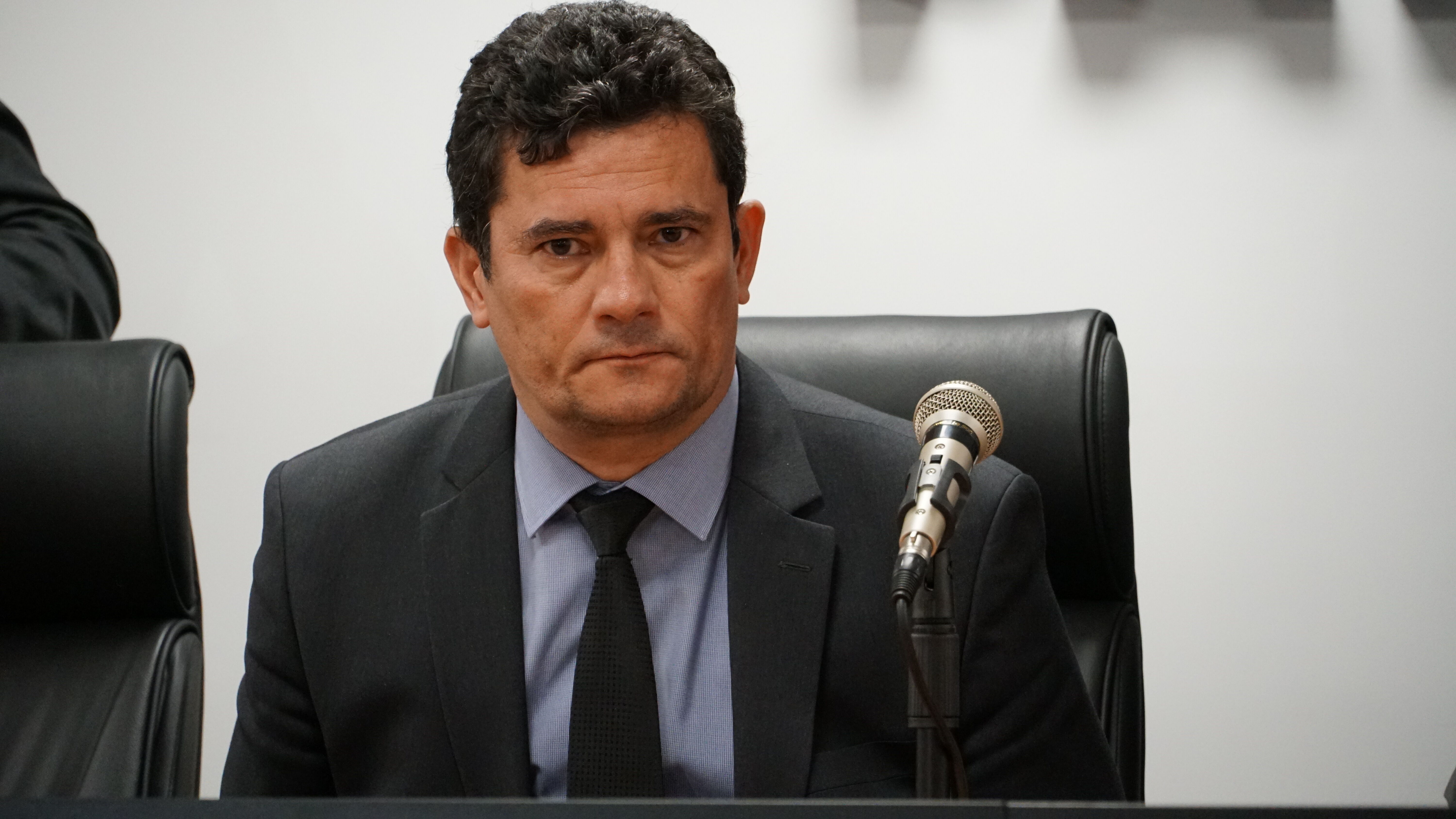 Moro diz à PF que Bolsonaro ameaçou demiti-lo em reunião gravada em vídeo com outros ministros