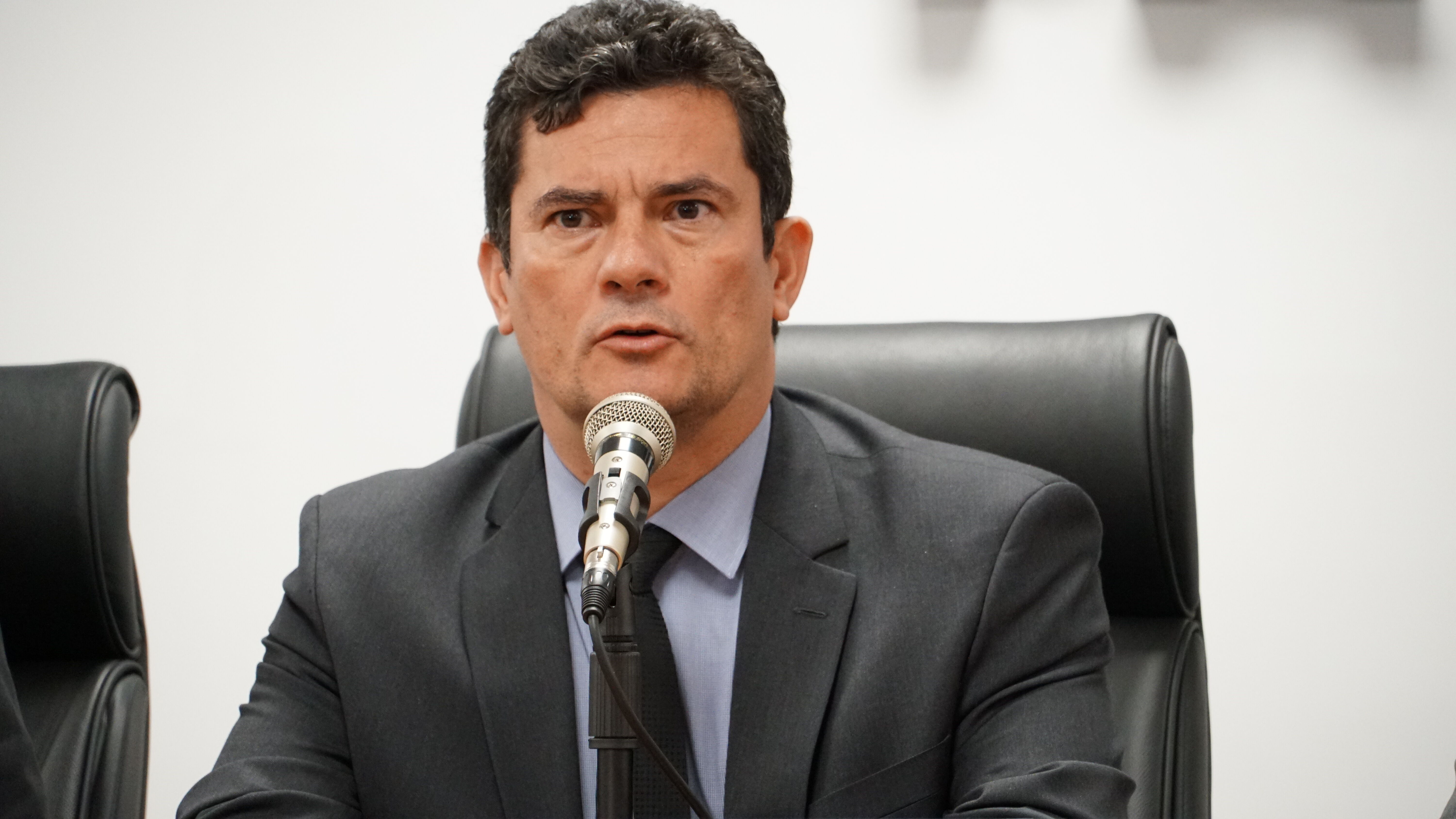 Sergio Moro reclama de interferência política e anuncia que está fora do governo Bolsonaro Sergio Moro reclama de interferência política e anuncia que está fora do governo Bolsonaro