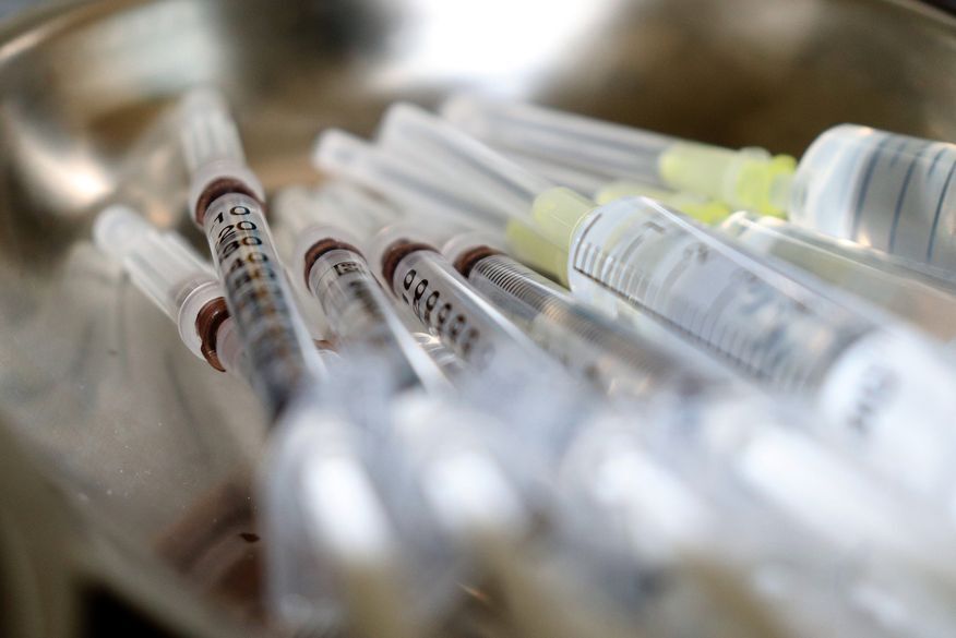 Vacinas da Pfizer aplicadas em crianças em Lucena estavam vencidas vacina