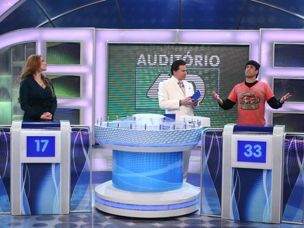 Silvio Santos chama Livia Andrade de "bagulho" Silvio Santos chama Livia Andrade de "bagulho"