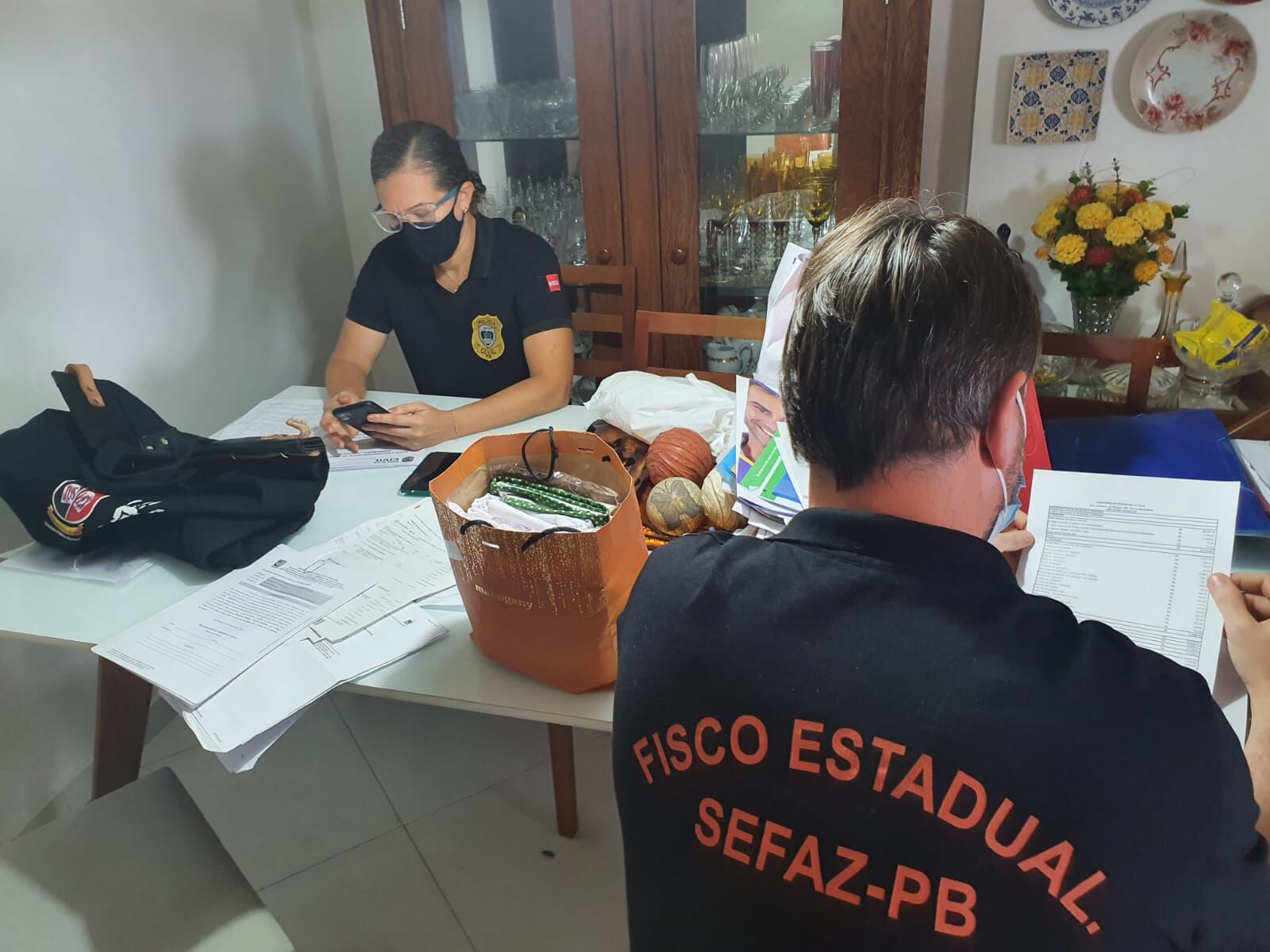 Operação cumpre seis mandados de busca e apreensão contra associação criminosa acusada de sonegação fiscal na Paraíba Operação cumpre seis mandados de busca e apreensão contra associação criminosa acusada de sonegação fiscal na Paraíba