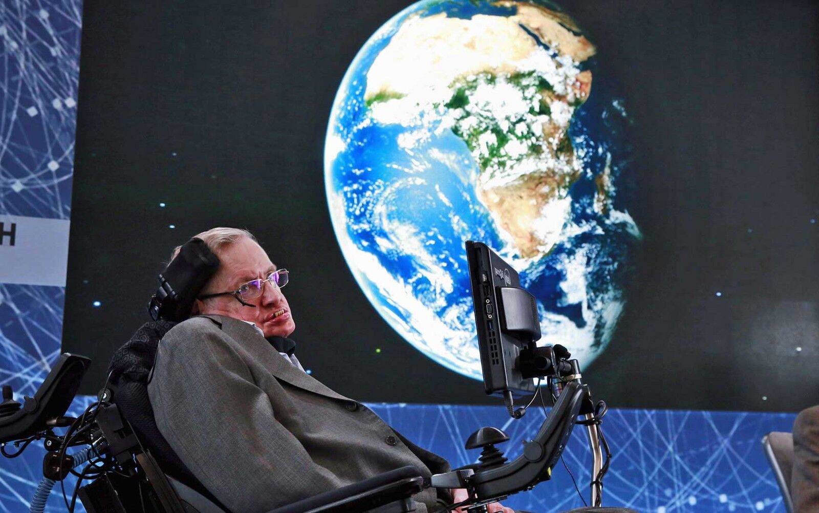 Stephen Hawking, um dos maiores físicos da história, morre aos 76 anos Stephen Hawking, um dos maiores físicos da história, morre aos 76 anos