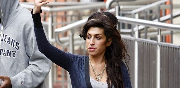 Sua morte era apenas uma questão de tempo, diz mãe de Amy Winehouse Sua morte era apenas uma questão de tempo, diz mãe de Amy Winehouse