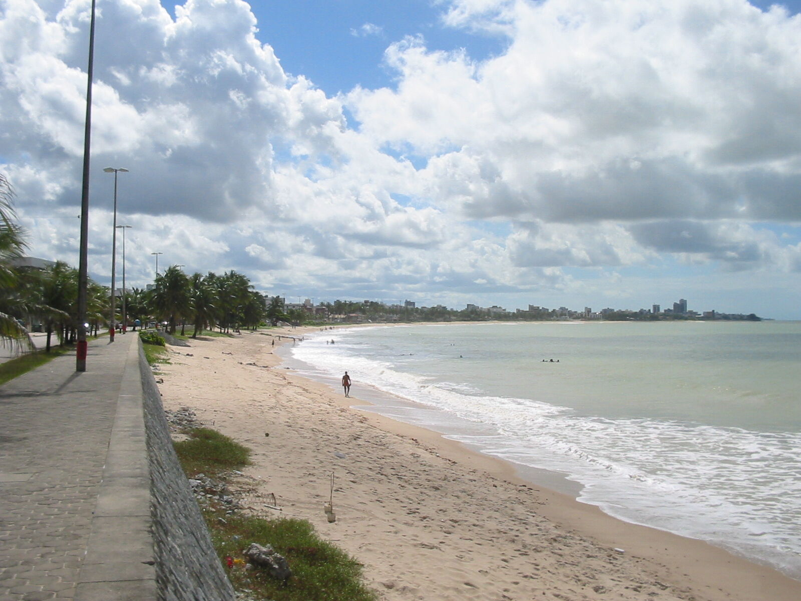 Litoral paraibano tem 17 trechos de praias impróprios para banho; confira locais