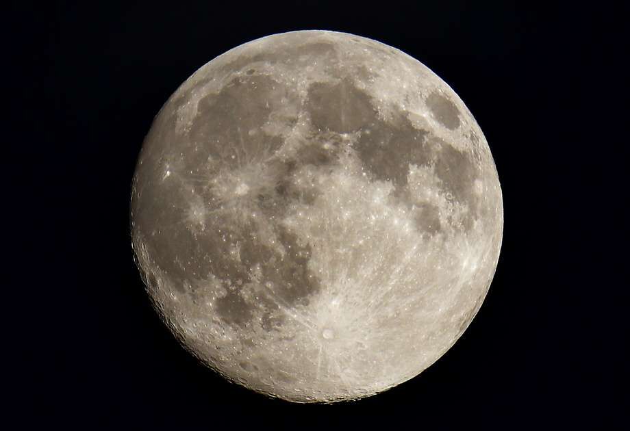 lua do veado, fenômeno, mundo