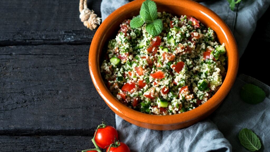 Tabulé: uma salada libanesa bem leve para começar bem a semana Tabulé: uma salada libanesa bem leve para começar bem a semana