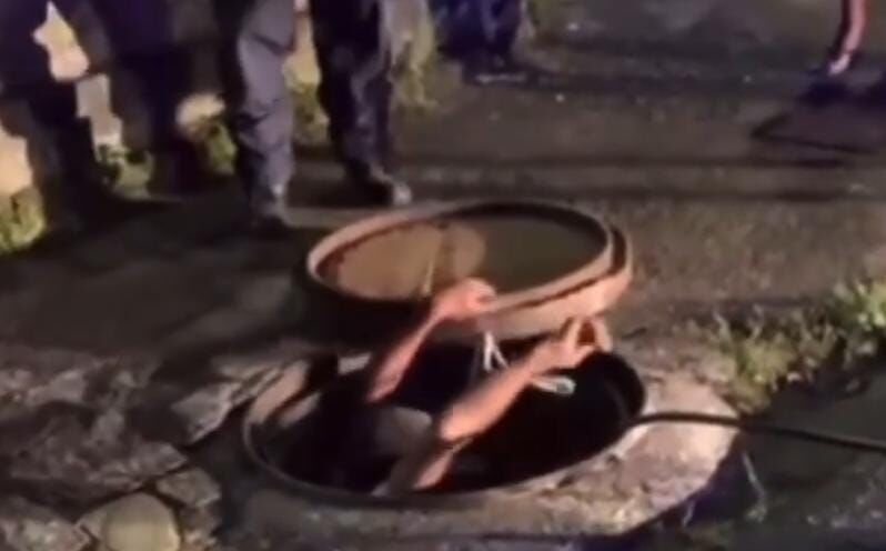 Ladrão de fios de cobre é pego pela Guarda Municipal de João Pessoa após tentar se esconder em bueiro Ladrão de fios de cobre é pego pela Guarda Municipal de João Pessoa após tentar se esconder em bueiro