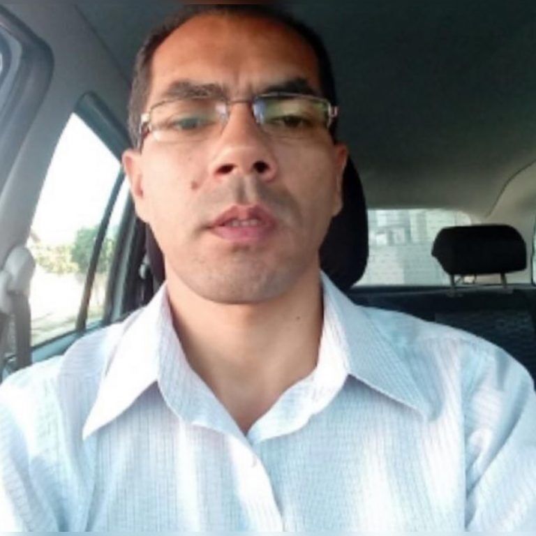 IPC diz que taxista foi baleado com seis tiros na região do peito e barriga IPC diz que taxista foi baleado com seis tiros na região do peito e barriga