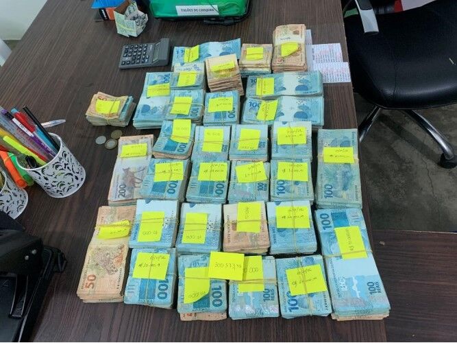 Mais de R$ 300 mil reais são encontrados dentro de geladeira na Prefeitura de Boa Ventura; dinheiro seria para pagar shows e foi depositado após pedido do TCE-PB