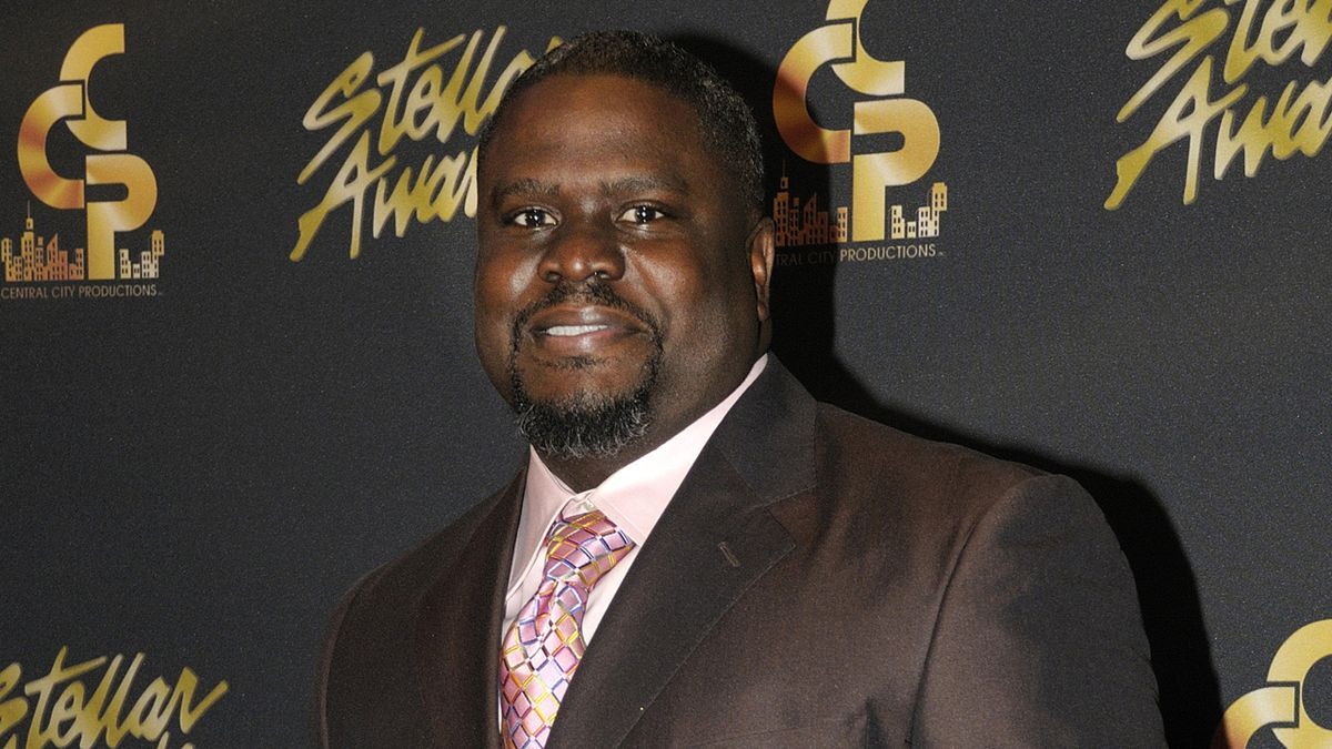 Cantor gospel indicado ao Grammy morre aos 52 anos por causa de COVID-19 Cantor gospel indicado ao Grammy morre aos 52 anos por causa de COVID-19