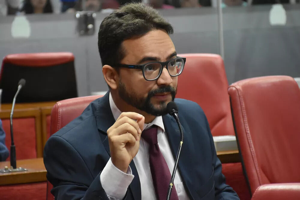 Novo secretário de Administração, Tibério afirma que irá buscar aperfeiçoar a pasta e agradece João Azevêdo pela "missão" Novo secretário de Administração, Tibério afirma que irá buscar aperfeiçoar a pasta e agradece João Azevêdo pela "missão"