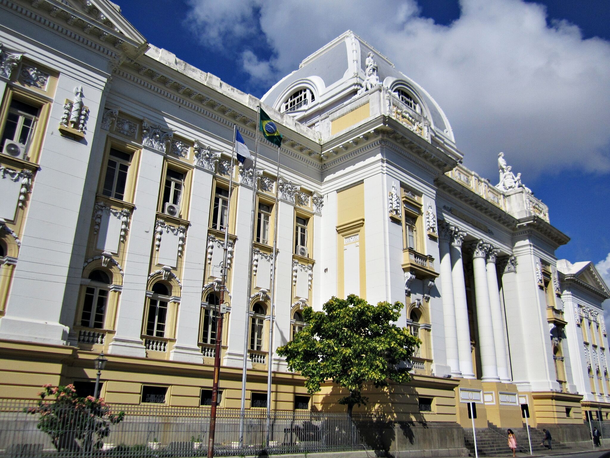 TJPE nomeia 96 servidores aprovados no último concurso TJPE nomeia 96 servidores aprovados no último concurso