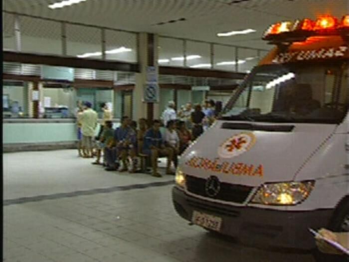 Jovem é atingido por vários tiros enquanto jogava bola em Bayeux Jovem é atingido por vários tiros enquanto jogava bola em Bayeux