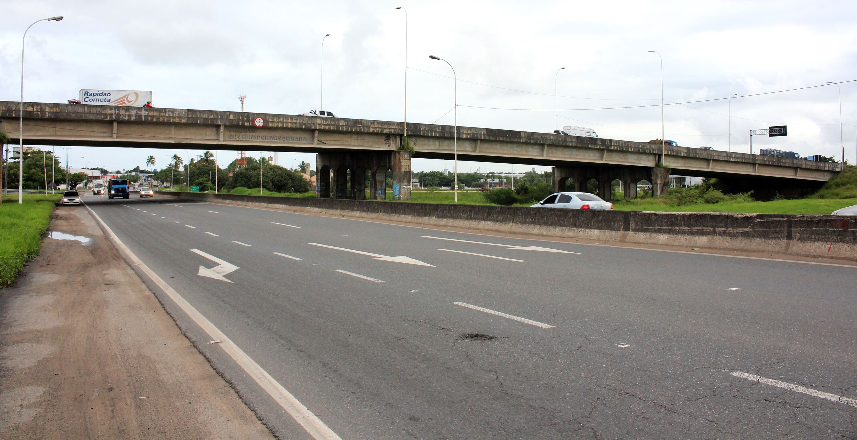 Motociclista morre em acidente com carro e caminhão-tanque na BR-230 em João Pessoa Motociclista morre em acidente com carro e caminhão-tanque na BR-230 em João Pessoa