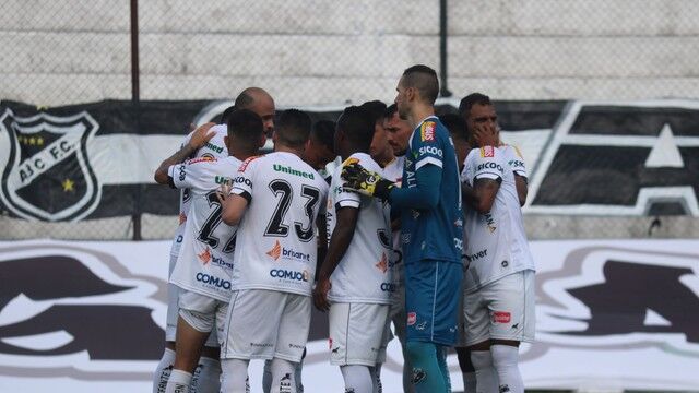 12 jogadores testam positivo para covid-19 e partida entre Treze e Imperatriz é adiada 12 jogadores testam positivo para covid-19 e partida entre Treze e Imperatriz é adiada