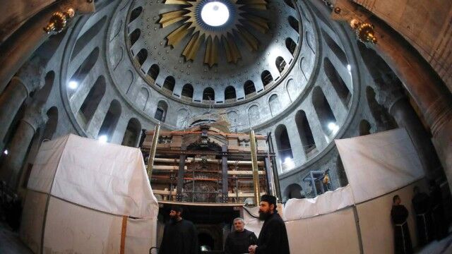 Tumba onde Jesus foi sepultado é aberta pela primeira vez em séculos Tumba onde Jesus foi sepultado é aberta pela primeira vez em séculos