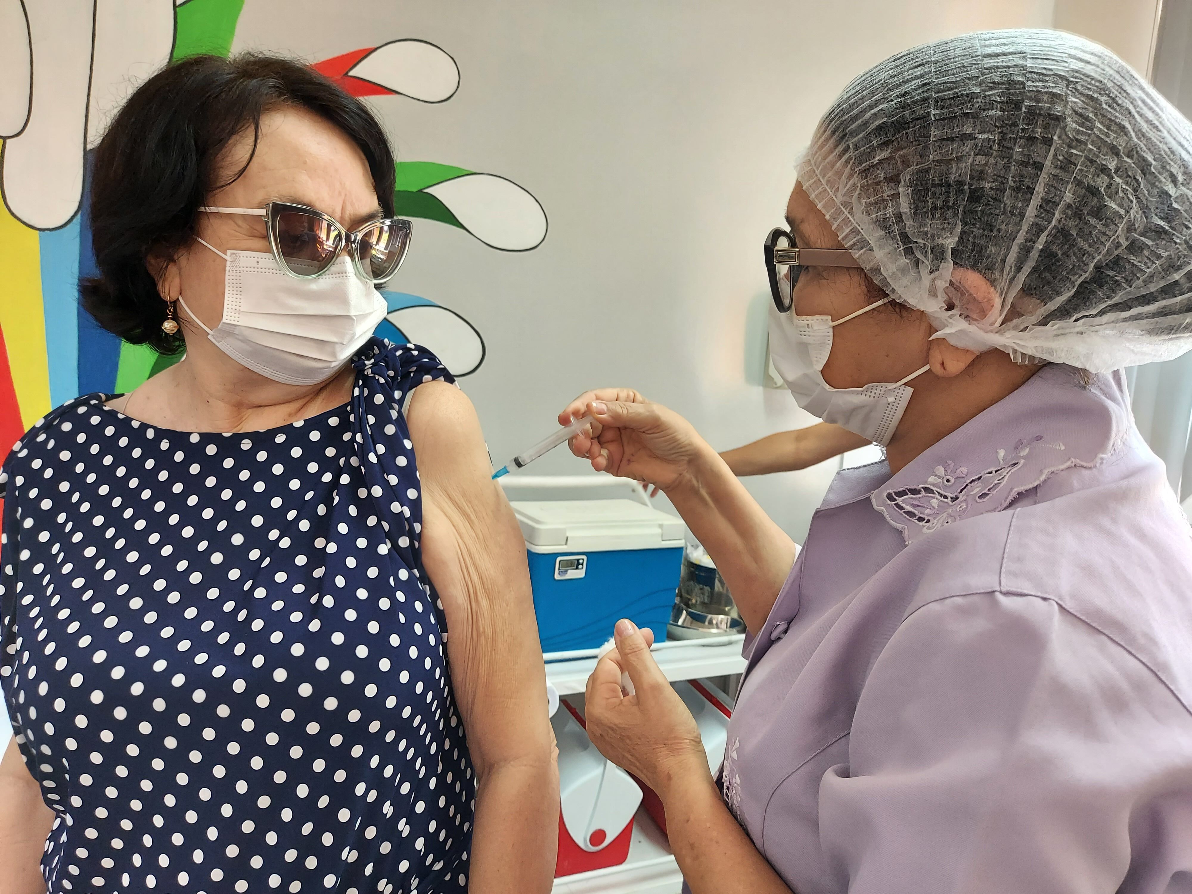 Cerca de 70 doses de vacina da Covid-19 foram roubadas em Campina Grande neste domingo Cerca de 70 doses de vacina da Covid-19 foram roubadas em Campina Grande neste domingo