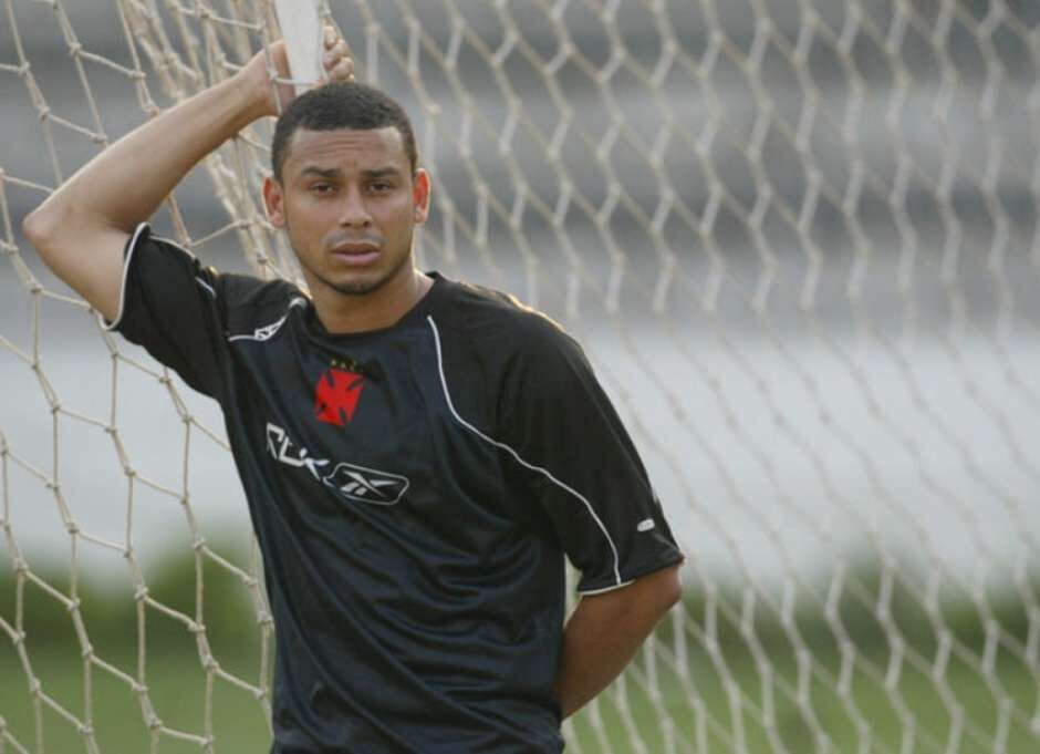 Ex-jogador do Vasco, Valdiram é encontrado morto em São Paulo Ex-jogador do Vasco, Valdiram é encontrado morto em São Paulo