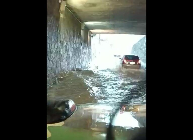 Viaduto fica alagado após acúmulo de água das chuvas no Centro de João Pessoa; veja vídeo Viaduto fica alagado após acúmulo de água das chuvas no Centro de João Pessoa; veja vídeo